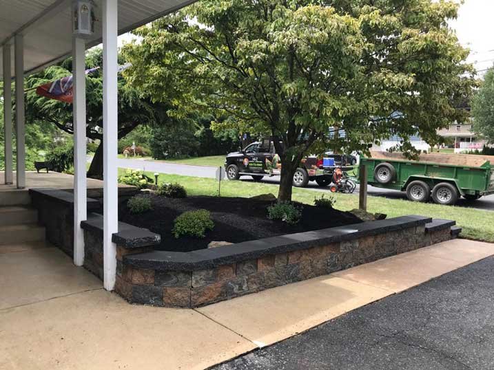 Retaining wall bed
